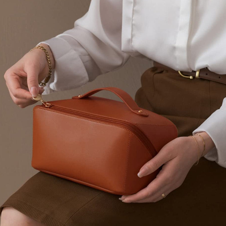 Leather make up pouche